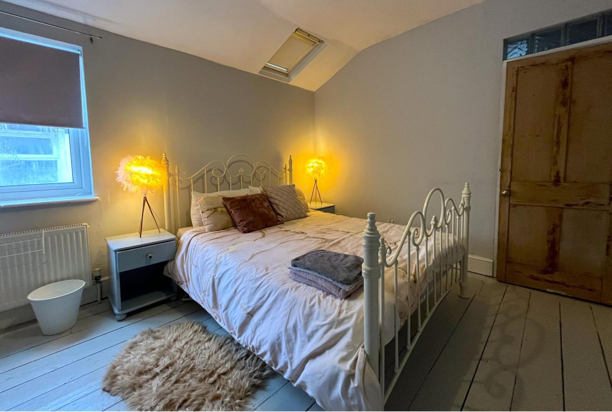 Charming Cottage Retreat With Garden - Sleeps 12 บริสตอล ภายนอก รูปภาพ