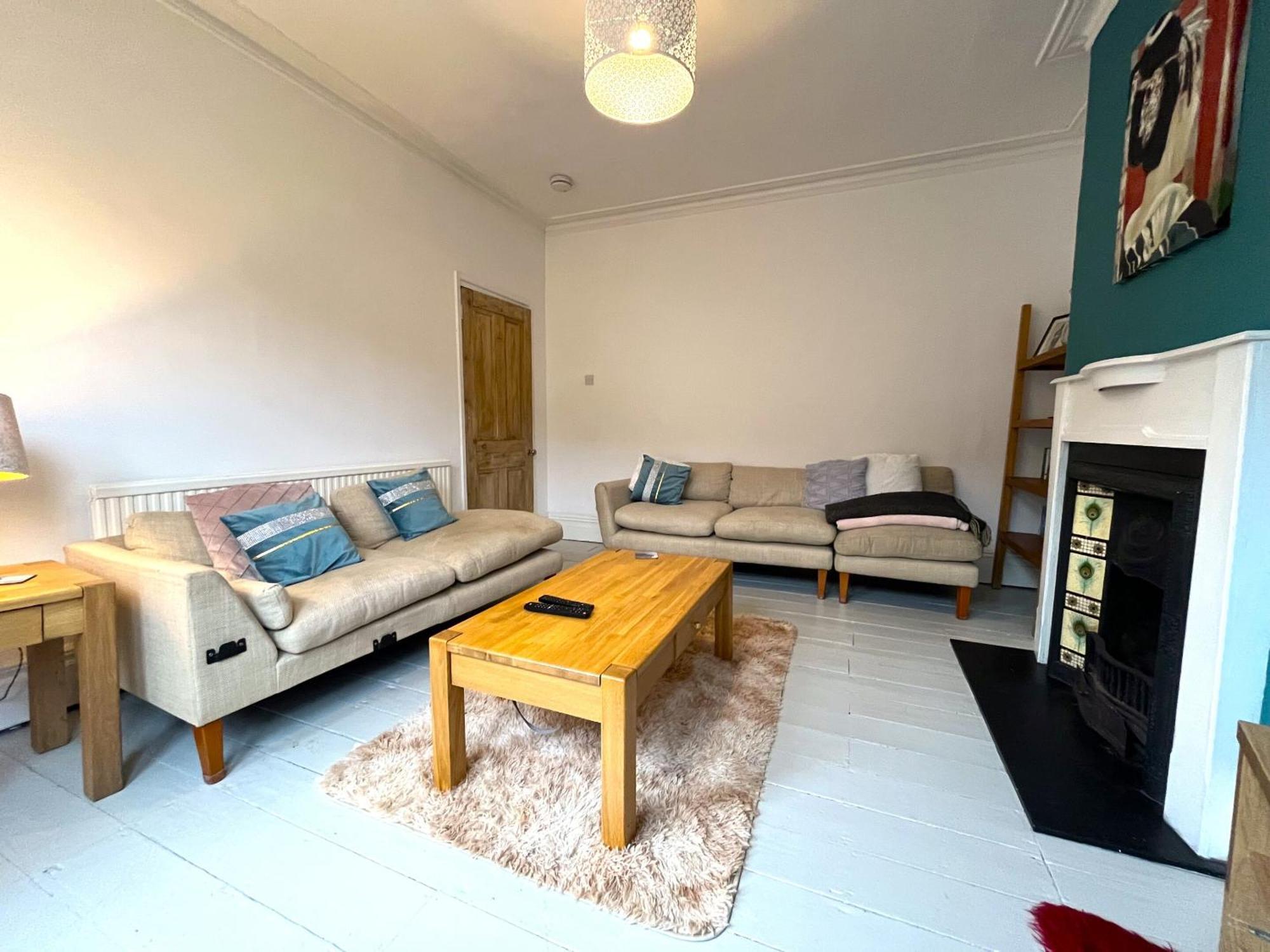 Charming Cottage Retreat With Garden - Sleeps 12 บริสตอล ภายนอก รูปภาพ