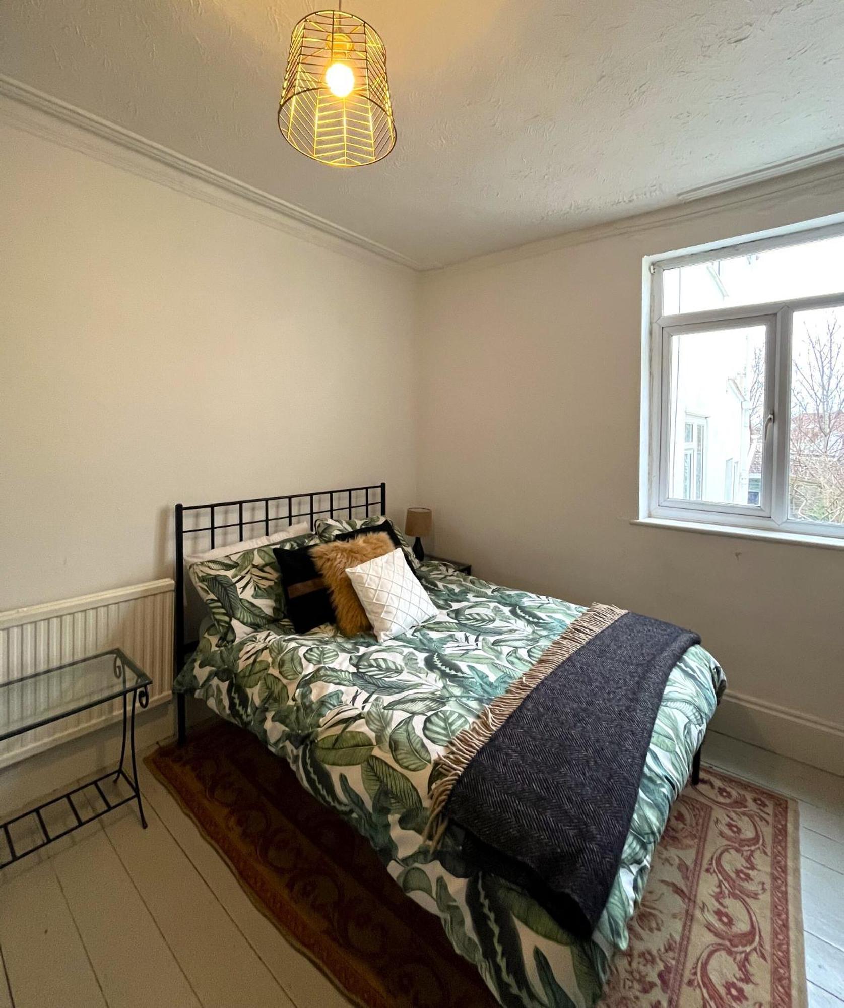 Charming Cottage Retreat With Garden - Sleeps 12 บริสตอล ภายนอก รูปภาพ